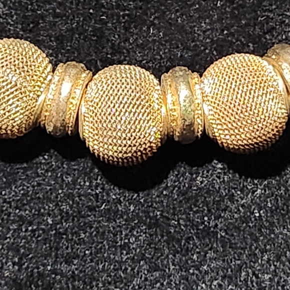 Really Vintage Monet Gold Tone Necklace - Picture 2 of 4